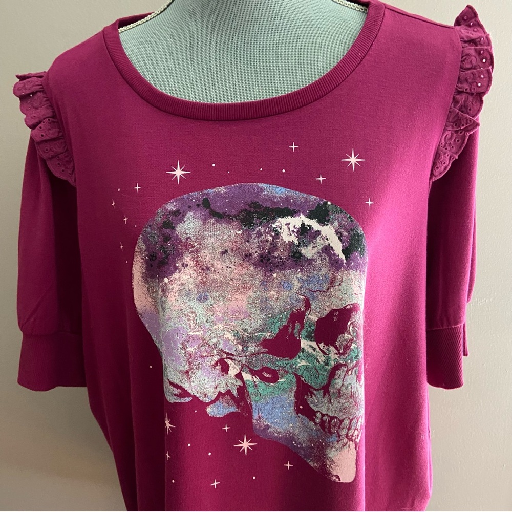 torrid short sleeve skull top size 2